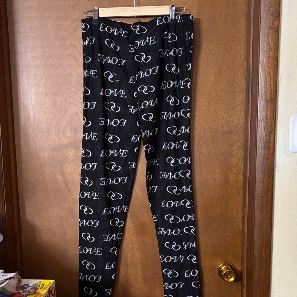 New Mix Black and White Love Print Leggings